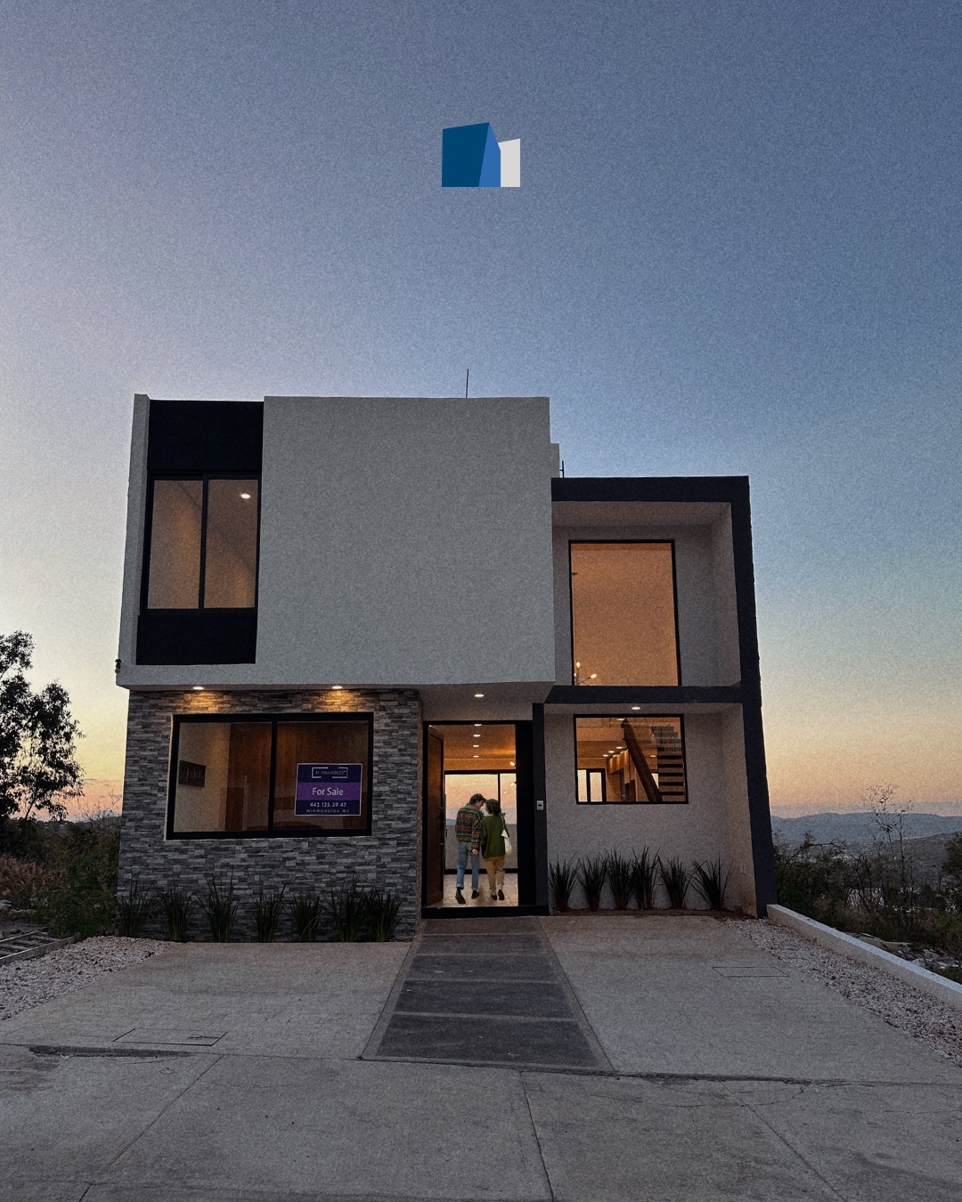 Fachada principal acceso vehicular