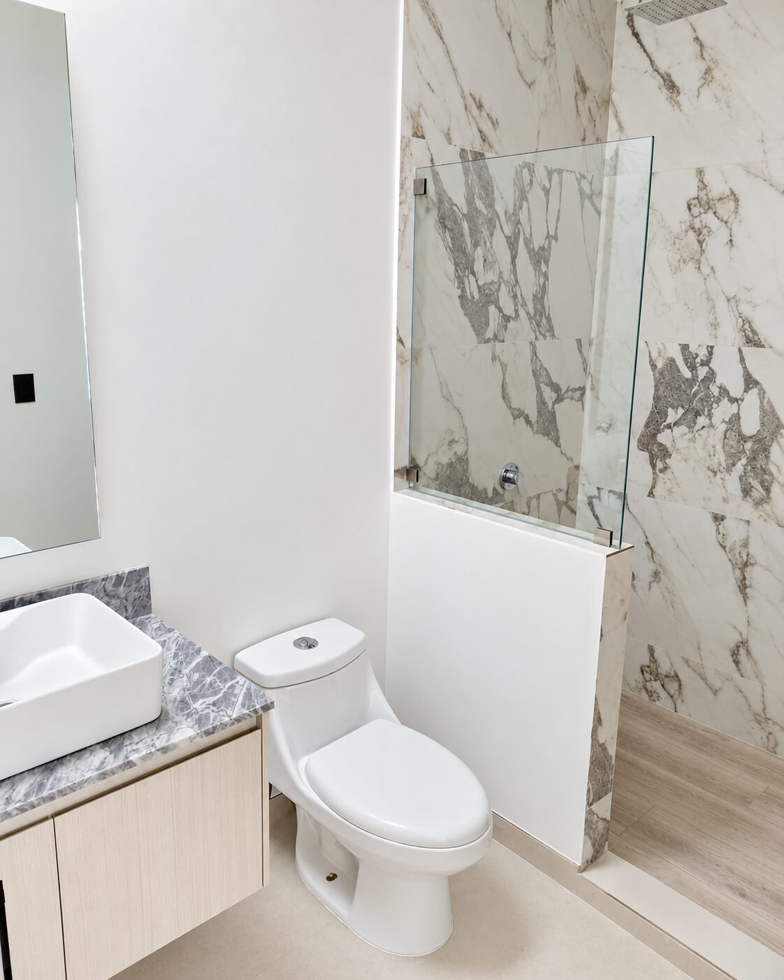 Full bathroom with vessel sink on granite top and glass panel · Casa Magna in Morelia