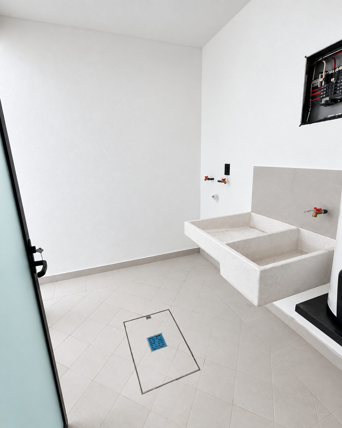Laundry room with washbasin and hookups · Casa Magna by Mircon Constructora in Morelia